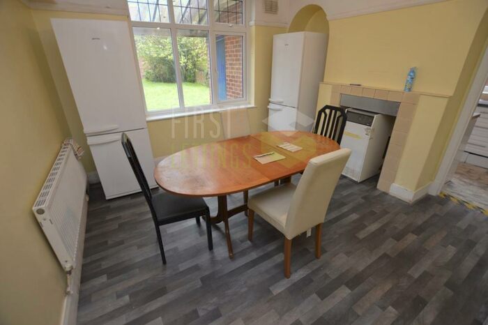 4 Bedroom Semi-Detached House To Rent In Victoria Park Road, Leicester, LE2