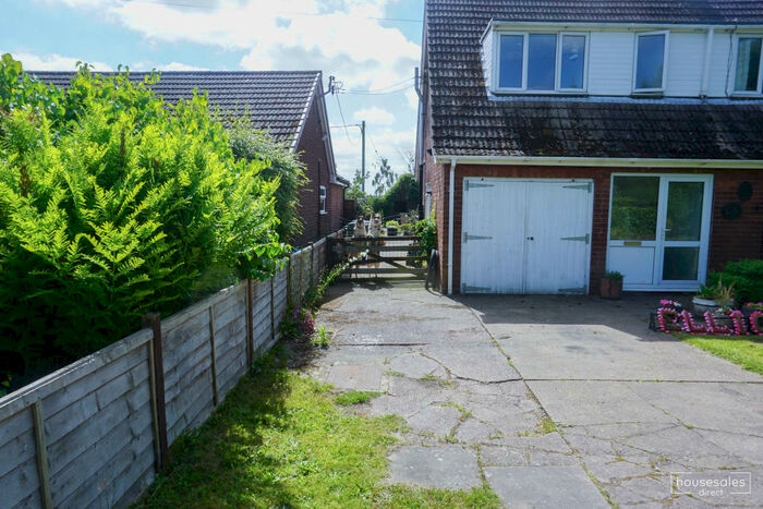 2 Bedroom Detached Bungalow For Sale In Gainsborough Road Scotter, Gainsborough, DN21