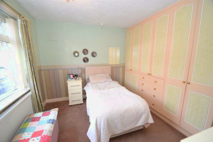 2 Bedroom Semi-Detached Bungalow For Sale In New Park Road, Queensbury, BD13