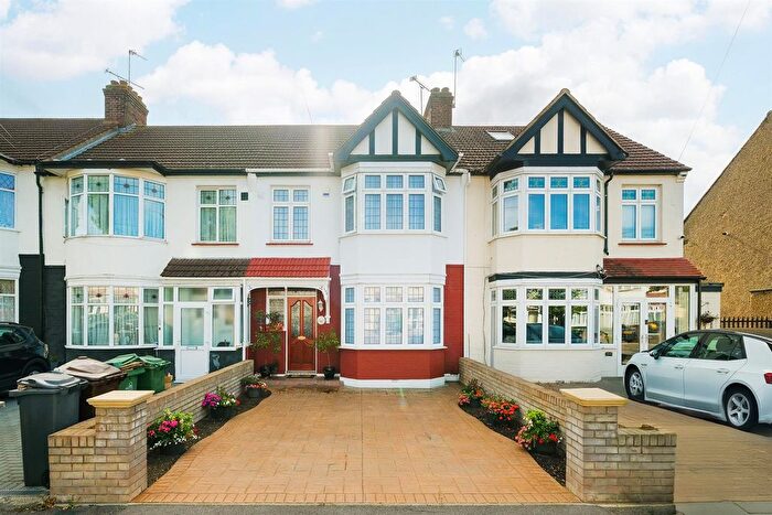 3 Bedroom Terraced House For Sale In Normanshire Drive, Chingford, E4