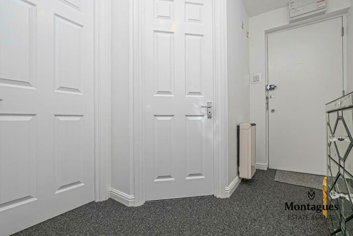 1 Bedroom Flat To Rent In Centre Drive, Epping, CM16