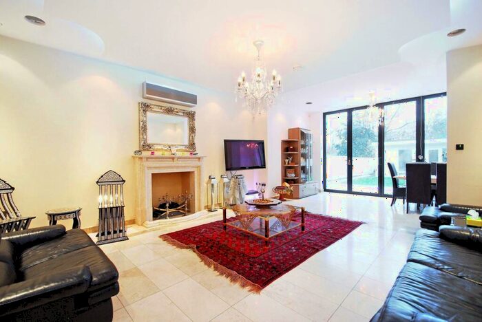 7 Bedroom House To Rent In Brondesbury Park, Brondesbury, London, NW6