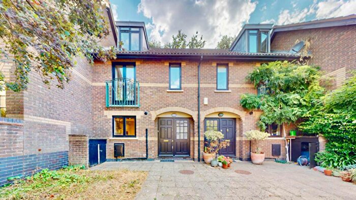 3 Bedroom House To Rent In Ridgeway Gardens, Highgate, N6