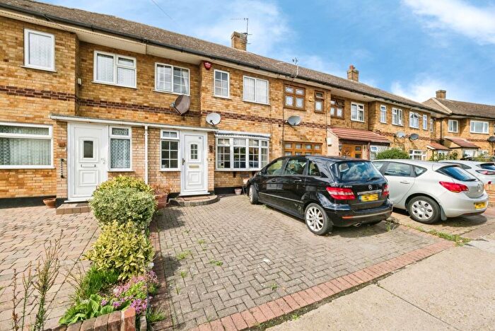 3 Bedroom Terraced House For Sale In Nelson Road, Rainham, RM13