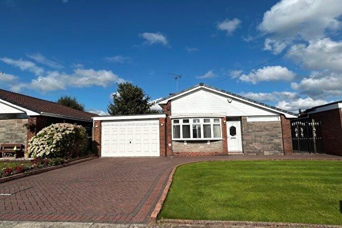 3 Bedroom Property To Rent In Euxton Close, Bury, BL8