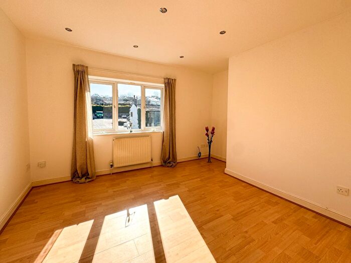 2 Bedroom Flat To Rent In D Huddersfield Road, New Mill, Holmfirth, HD9
