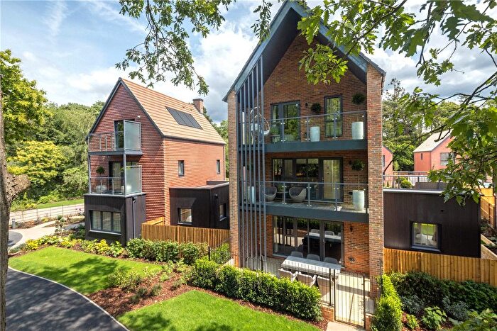 4 Bedroom Detached House For Sale In Concorde Drive, Weybridge, KT13