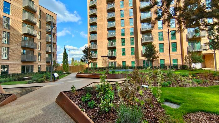 2 Bedroom Flat To Rent In Memorial Avenue, Slough, London, SL1