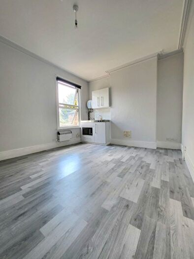 Studio To Rent In Whitworth Road, London, SE25