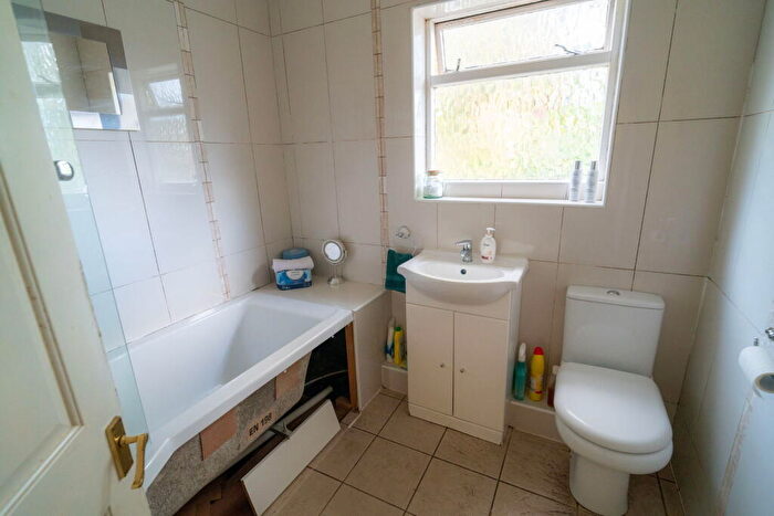 3 Bedroom Semi-Detached House For Sale In Widney Lane, Solihull, B91