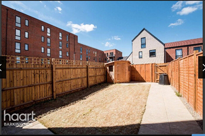 5 Bedroom End Of Terrace House To Rent In Hughes Road, Ilford, IG6