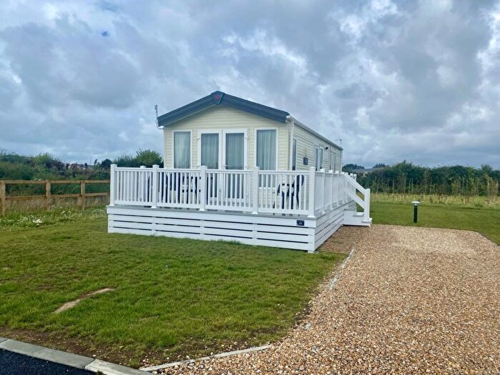 2 Bedroom Park Home For Sale In Manor Road, Hayling Island, PO11