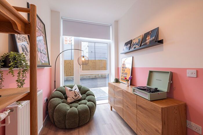 2 Bedroom Flat For Sale In Edgware Road, Hendon, NW9