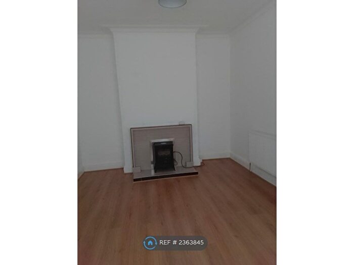 4 Bedroom Terraced House To Rent In Colwyn Road, Leeds, LS11