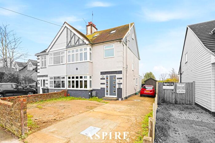 5 Bedroom Semi-Detached House For Sale In Stambridge Road, Rochford, SS4