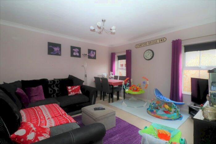 2 Bedroom Flat To Rent In Fair Oak Road, Fair Oak, Eastleigh SO50