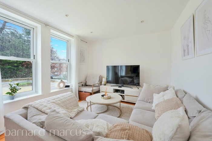 2 Bedroom Apartment To Rent In The Avenue, Worcester Park, KT4