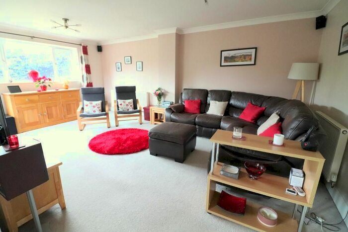 4 Bedroom Detached House For Sale In Launton Close, Luton, Bedfordshire, LU3