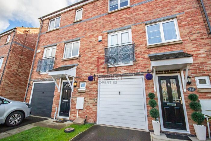 3 Bedroom Town House To Rent In St. Cuthberts Road, Gateshead, NE8