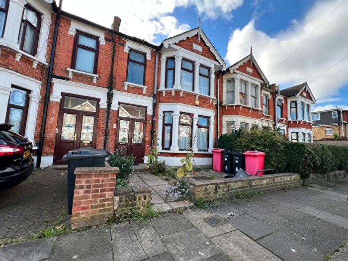 4 Bedroom House To Rent In Reigate Road, Ilford, IG3