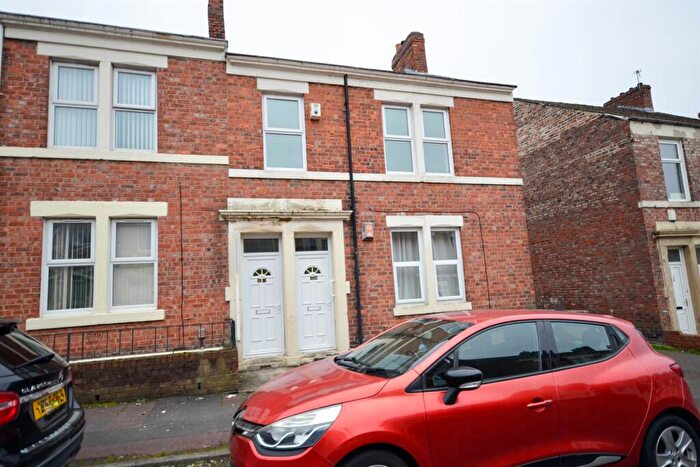 3 Bedroom Flat For Sale In Raby Street, Gateshead, NE8