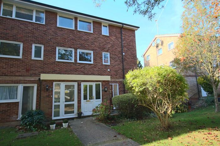 3 Bedroom Apartment To Rent In Hever Close, Maidenhead, Berkshire, SL6
