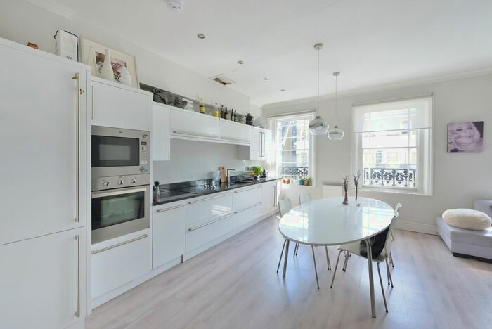 3 Bedroom Flat To Rent In Milner Square, London, N1