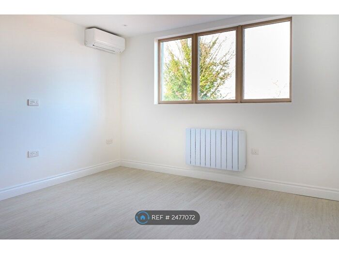 1 Bedroom Flat To Rent In Staines Road, Hounslow, TW4
