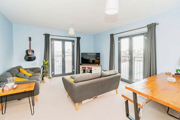 2 Bedroom Flat To Rent In White Star Place, Southampton, SO14