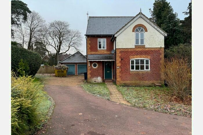 4 Bedroom Detached House To Rent In Lavender Road, Woking, GU22