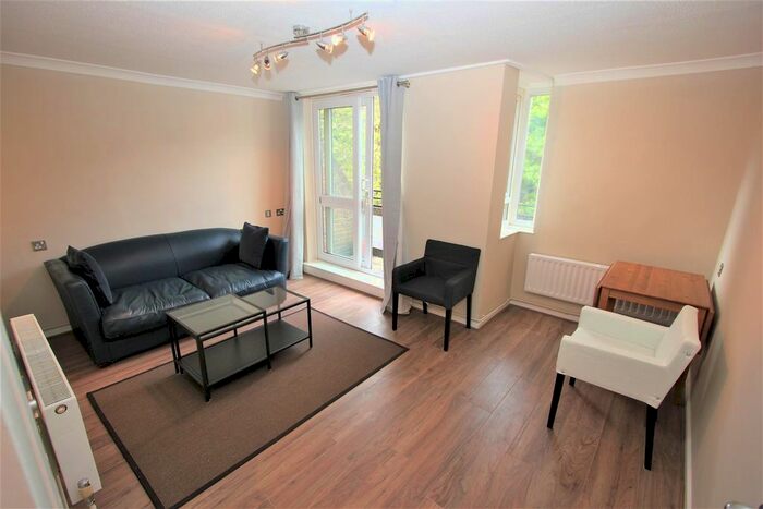 1 Bedroom Flat To Rent In Burr Close, St Katharine's Docks, Wapping, E1W