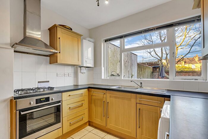 3 Bedroom Terraced House For Sale In Undine Street, London, SW17