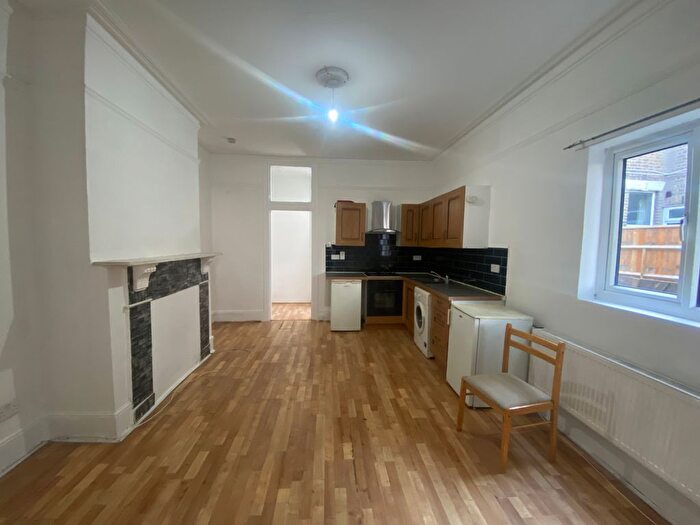 1 Bedroom Flat To Rent In Earlham Grove, London, E7