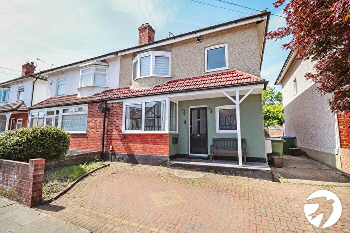 3 Bedroom Semi Detached House For Sale In The View, London, SE2
