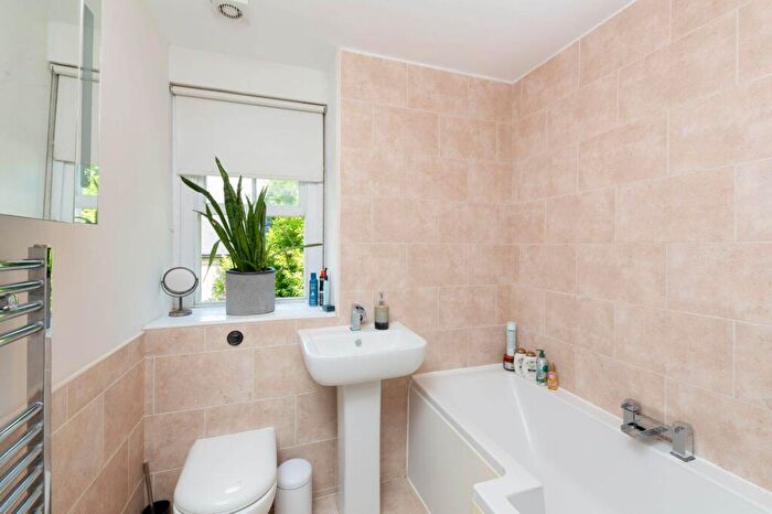 2 Bedroom Apartment To Rent In Cavendish Road, BA1