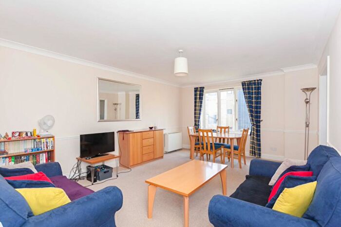 2 Bedroom Apartment To Rent In Swan Court, Oxford, OX1