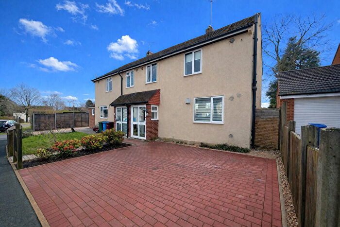 3 Bedroom Semi Detached House For Sale In North Farm Road, Farnborough, GU14