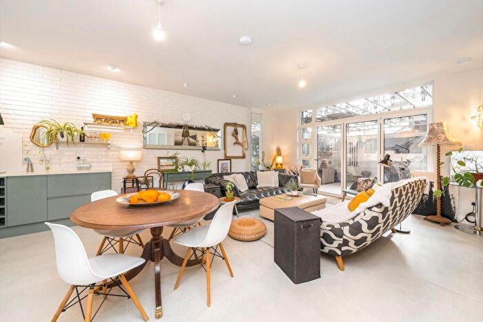 3 Bedroom Flat For Sale In Kimberley Road, Queen's Park, NW6