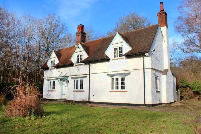 3 Bedroom Cottage To Rent In Clay Street, HP9