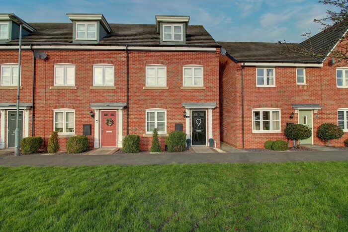 3 Bedroom End Of Terrace House For Sale In Triumph Road, Hinckley, LE10