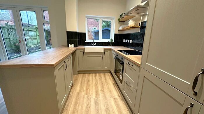 3 Bedroom Semi-Detached House For Sale In Victoria Road, Stirchley, Birmingham, B30