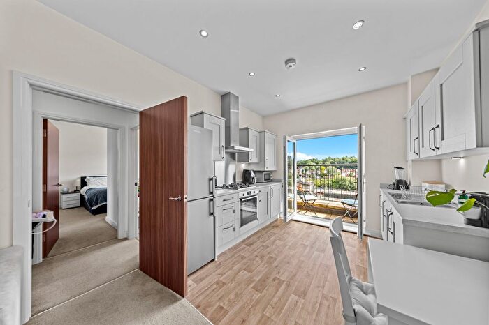2 Bedroom Flat For Sale In Edgewater Place, Nightingale Court Edgewater Place, WA4 - Photo 2