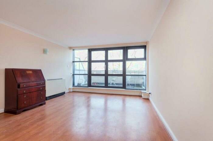 2 Bedroom Apartment To Rent In Brunswick Quay, Surrey Quays, London, SE16
