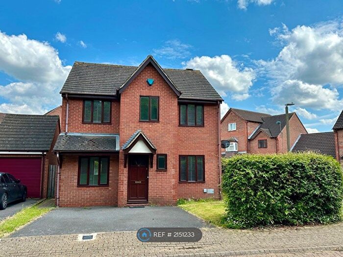 4 Bedroom Detached House To Rent In Bickleigh Crescent, Furzton, Milton Keynes, MK4