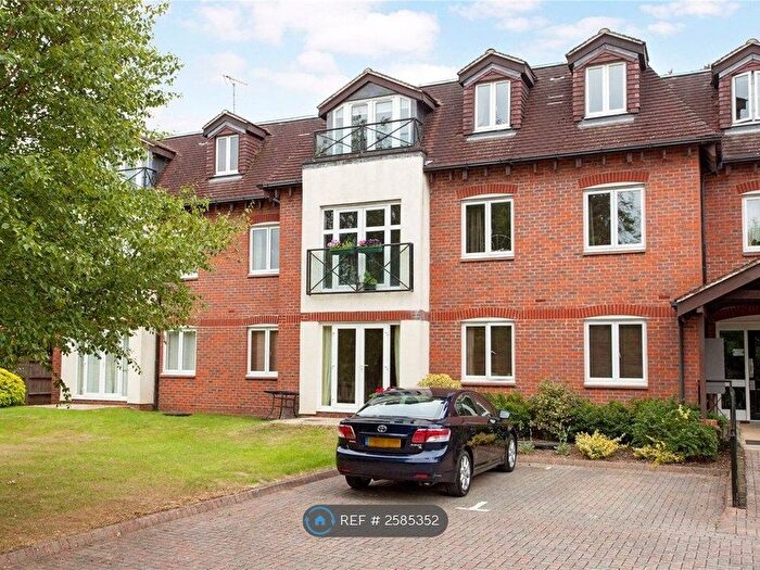 2 Bedroom Flat To Rent In River Court, Charvil, Reading, RG10