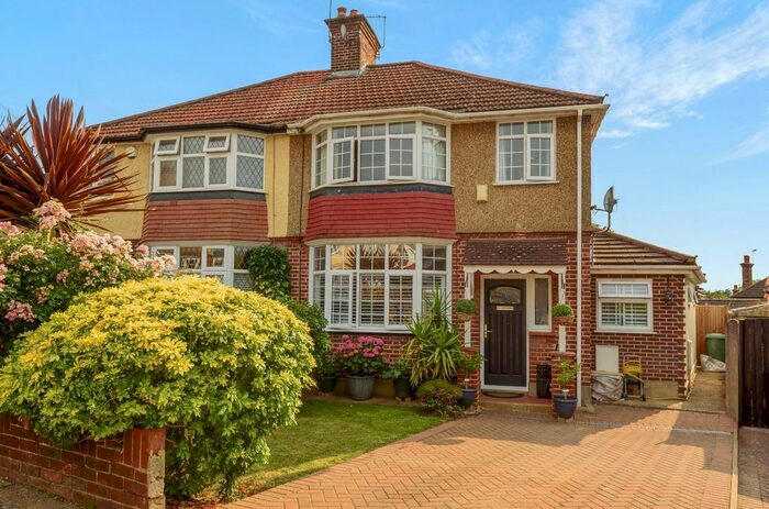 4 Bedroom Semi Detached House For Sale In Stratford Avenue, Hillingdon, UB10