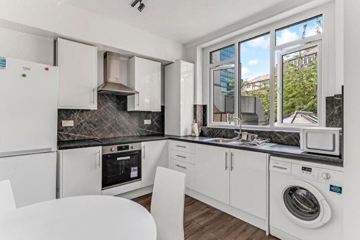 3 Bedroom Apartment To Rent In Chalton Street, Euston, London, NW1