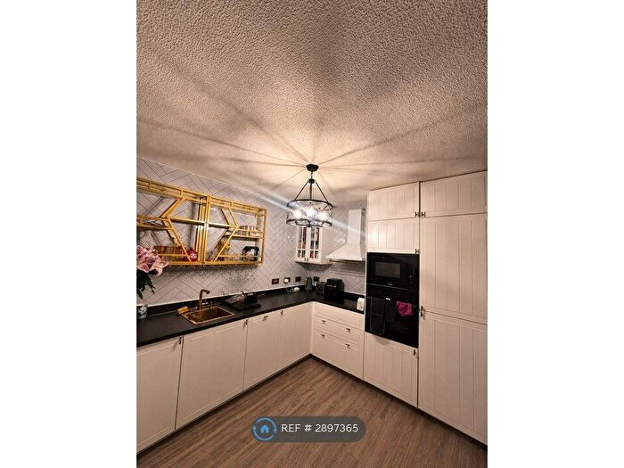 2 Bedroom Flat To Rent In Laird St, Greenock, PA15