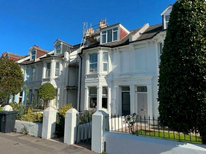 2 Bedroom Flat To Rent In Westbourne Gardens, Hove, BN3