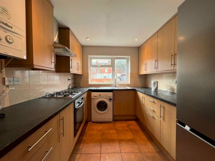 5 Bedroom Terraced House To Rent In Norris Road, Reading, RG6